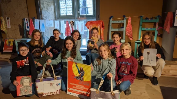 Die Teilnehmer des "Kulturrucksack"-Programms im vergangenen Jahr präsentierten stolz ihre Ergebnisse in einer Ausstellung im Hexenbürgermeisterhaus. - © Foto: Alte Hansestadt Lemgo