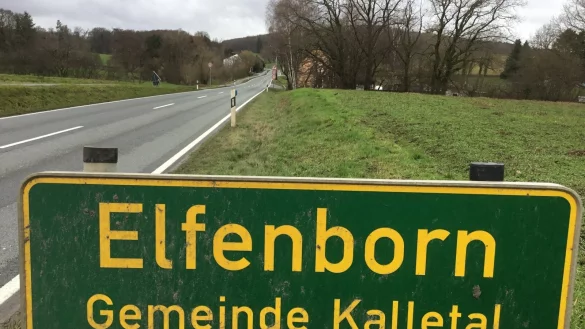 Das Ende von Lippe. 100 Meter hinter dem Schild beginnt Niedersachsen. - © Axel Bürger