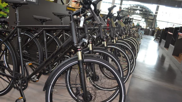 W&auml;hrend der Pandemie stieg die Nachfrage nach Fahrr&auml;dern enorm. Jetzt sind die Lager voll, doch die Inflation verunsichert die Kundschaft. - &copy; Peter Heidbrink