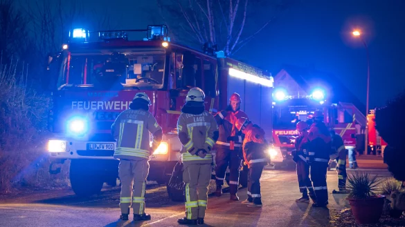 Einen typischen 24-Stunden-Tag bei der Feuerwehr erlebt: Auch am Abend gibt es f&uuml;r die Jugendfeuerwehr eine Einsatz-Simulation. - &copy; FreitagTV/Stock