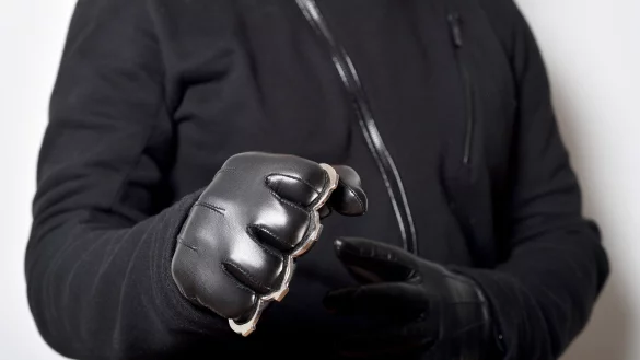 Bei dem Angriff sollen die T&auml;ter unter anderem einen Schlagring benutzt haben. - &copy; Symbolbild: Pixabay