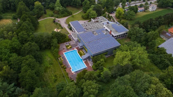 Zum Badehaus-Komplex in Bad Meinberg geh&ouml;rt auch eine angrenzende Turnhalle. - &copy; Archivfoto: NRW-Tourismus e.V./Teutoburgerwald Tourismus