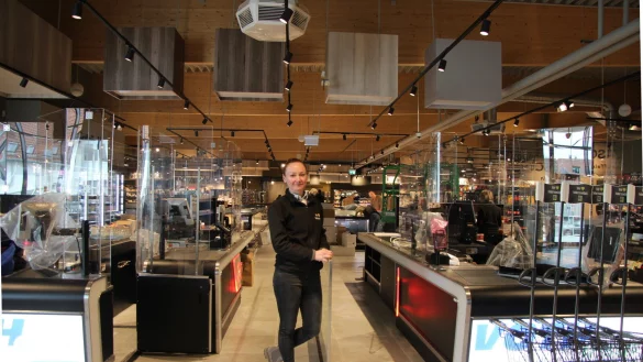 Geschäftiges Treiben herrscht im neuen Edeka-Geschäft von Lydia Voth. In wenigen Tagen ist Eröffnung. - © Katrin Kantelberg