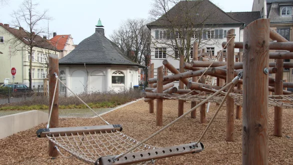 Der Pavillon nahe dem neuen Spielplatz auf dem Kaiser-Wilhelm-Platz soll zu einem Kiosk umfunktioniert werden. In einem anderen entsteht eine Toilette. - &copy; Jana Beckmann