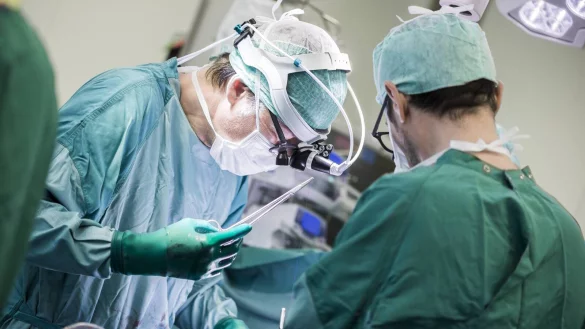 &Auml;rzte aus den USA haben bei einem Patienten zum ersten Mal erfolgreich einen Augapfel transplantiert. - &copy; imago/Westend61