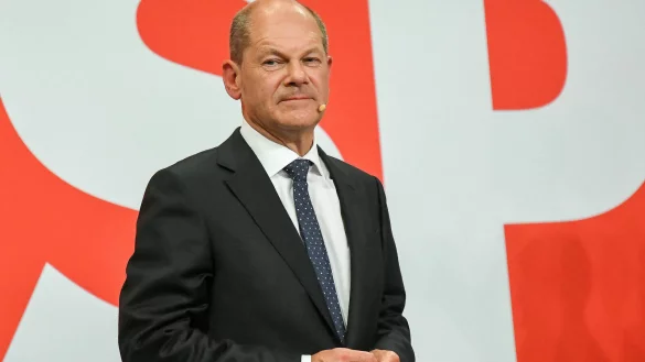 Bundeskanzler Olaf Scholz (SPD) ist deutlicher Kritik zu seinem Auftreten und den j&uuml;ngsten politischen Entscheidungen ausgesetzt. - &copy; IMAGO/Jan Huebner