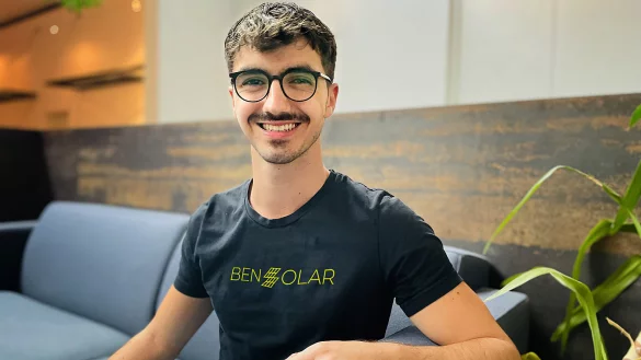 Jonas Benjamin liebt Reisen – vor allem in weit entfernte, vorzugsweise warme Länder. Wenn den Gütersloher ein Land überzeugt, bleibt er auch mal drei Monate. - © Lena Vanessa Bleck