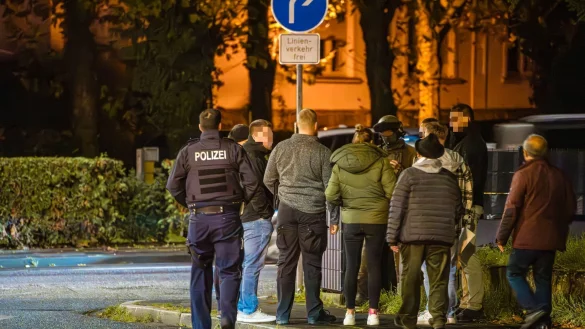 Einsatzkr&auml;fte aus Bielefeld nahmen eine Verhaftung in der Herforder Stra&szlig;e vor. - &copy; Freitag TV