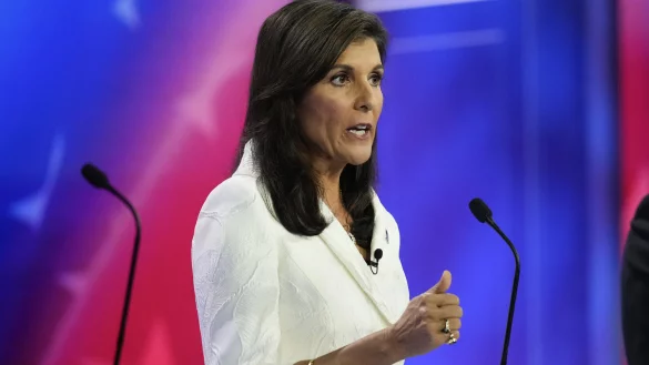 Nikki Haley, ehemalige UN-Botschafterin der USA, spricht w&auml;hrend einer republikanischen Vorwahldebatte, die von NBC News veranstaltet wird, im Adrienne Arsht Center for the Performing Arts of Miami-Dade County. - &copy; dpa