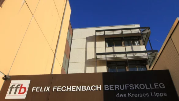 Das Felix-Fechenbach-Berufskolleg in Detmold ist ordentlich in die Jahre gekommen. - &copy; Martin Hostert