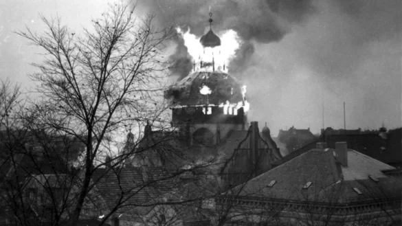 Der Brand der Bielefelder Synagoge am 9. November 1938. - &copy; Stadtarchiv Bielefeld