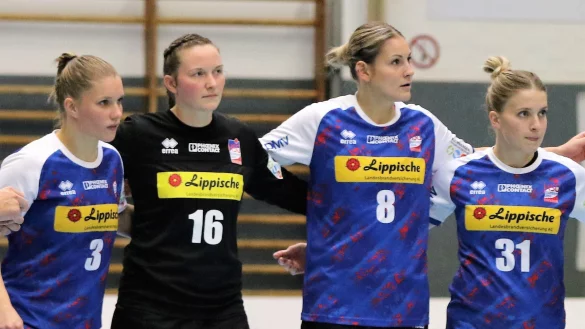 Laura R&uuml;ffieux (von links), Melanie Veith, Lisa Frey und Alexia Hauf haben ihre Vertr&auml;ge beim Bundesligisten HSG Blomberg-Lippe verl&auml;ngert. - &copy; Oliver K&ouml;nig