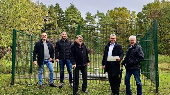 Die Horn-Bad Meinberger CDU m&ouml;chte, dass eine Nutzung der Solequelle mittels einer W&auml;rmepumpe gepr&uuml;ft wird. Im Bild von links: Mario Arlt, Christoph Silbermann, Otto Adam, Jens Gnisa und Hartwig Stork. - &copy; CDU Horn-Bad Meinberg