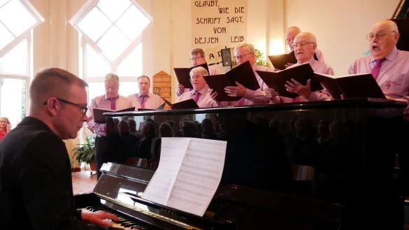 Der M&auml;nnergesangsverein Frohsinn intonierte unter Leitung von Dominik Weidner in guter Textverst&auml;ndlichkeit. - &copy; Thomas Kr&uuml;gler