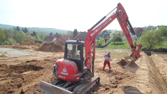 Grundst&uuml;ckseigent&uuml;mer werden in D&ouml;rentrup ab kommenden Jahr voraussichtlich st&auml;rker zur Kasse gebeten. Das Archivfoto zeigt die Erschlie&szlig;ung des Baugebiets R&uuml;meland. - &copy; Jens Rademacher