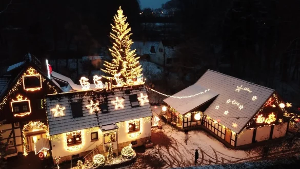 Bei Gürtler Elektrotechnik gehen auch in diesem Jahr wieder die Lichter zum "Christmas Light" an - ob diesmal auch Schnee fallen wird? - © Gürtler