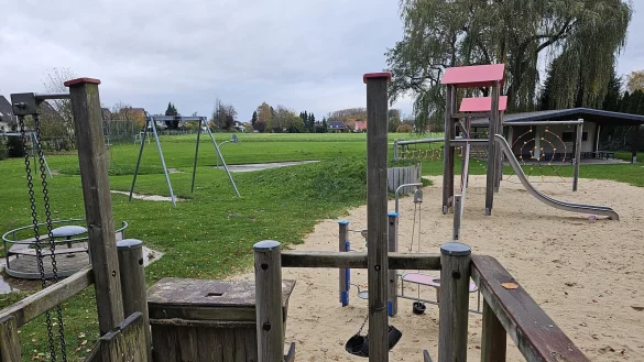Der Spielplatz Ohrsen hat Bestnoten bekommen. Er bietet Spiel- und Sportangebote für jüngere und ältere Kinder. - © Astrid Sewing