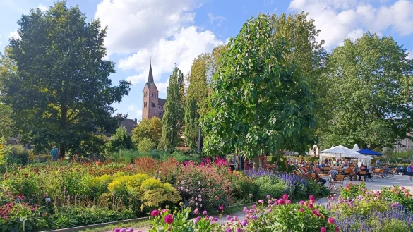 Einer der idyllischen Anziehungspunkte auf dem LGS-Gel&auml;nde war der Remtergarten. - &copy; LGS H&ouml;xter/Manuela Puls