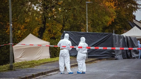 Die Spurensicherung war am Amselweg im Einsatz, nachdem eine Passantin dort eine Leiche gefunden hatte. - &copy; Freitag-TV