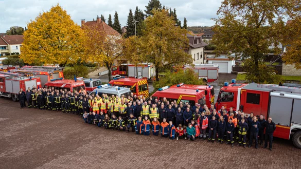 Gruppenfoto am Ger&auml;tehaus vom L&ouml;schzug Bad Driburg - &copy; FreitagTV