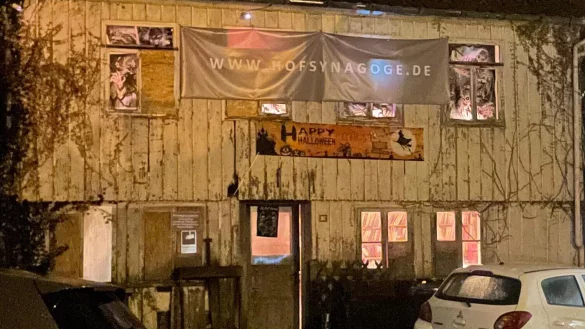Die Ehemalige Synagoge wurde Schauplatz einer gruseligen Karnevalsparty. "Halloween im Horrorhaus" tituliert Eigent&uuml;mer Hendrik Schnelle. - &copy; Freitag TV