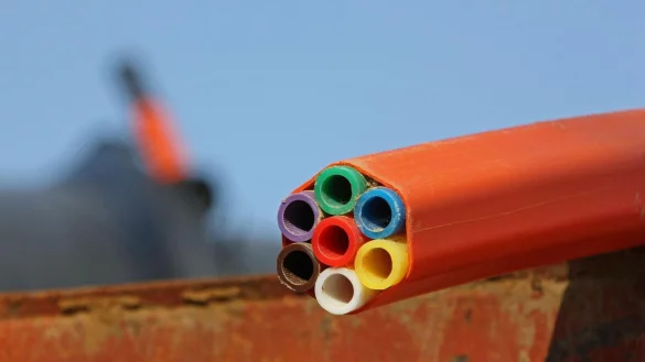 Per Glasfaser sinkt bei langer Leitung die &Uuml;bertragungsgeschwindigkeit nicht. Foto: Pixabay - &copy; pixabay/majo1972