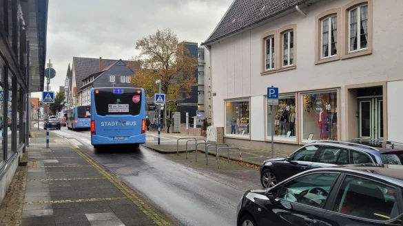 Vor die Abstellb&uuml;gel am Rampendal k&ouml;nnten f&uuml;nf abschlie&szlig;bare Fahrradboxen kommen. Oder sollen sie doch am Neuen Tor stehen? - &copy; Katrin Kantelberg