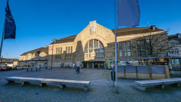 Die Fassade des Bielefelder Hauptbahnhofs ist sehenswert. - &copy; Andreas Zobe