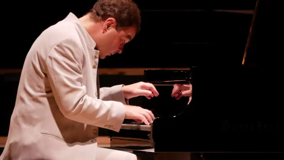 Pianistische Glanzleistung: Professor Jacob Leuschner interpretiert in drei Konzertbl&ouml;cken s&auml;mtliche Mozartsonaten. - &copy; Thomas Kr&uuml;gler