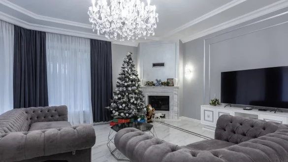 Serien mit weihnachtlichem Thema gibt es viele. Bei welchen lohnt sich das Einschalten? - &copy; Symbolbild: Pexels/Max Rahubovskiy