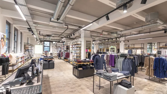 Auf 550 Quadratmetern wird die Ware im neuen Outlet pr&auml;sentiert. - &copy; Oliver Krato