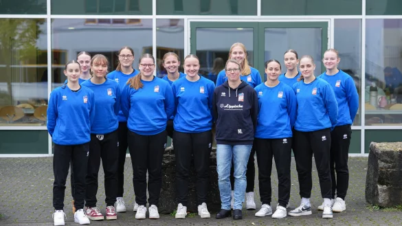 Nina Lohmann mit den Talenten aus der HSG-Akademie. - &copy; Weibz Fotografie