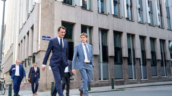 NRW-Ministerpr&auml;sident Hendrik W&uuml;st (v.l.) unterwegs in Br&uuml;ssel mit Rainer Steffens, dem dortigen Leiter der NRW-Landesvertretung. - &copy; Landesvertretung NRW
