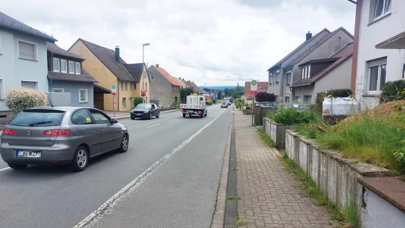 Die Ortsdurchfahrt von Istrup wird saniert. Auch die Gehwege werden komplett erneuert. - © Michaela Weiße