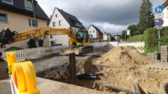 Die Apfelstraße ist seit mehr als einem Monat gesperrt. Das sorgt für viele Diskussionen bei den Anwohnern. - © Sylvia Tetmeyer