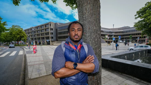 Joseph Giscard Fokoua Tensso hat jetzt einen festen Job, dennoch soll er Ende Juli das Land verlassen. - &copy; Andreas Zobe