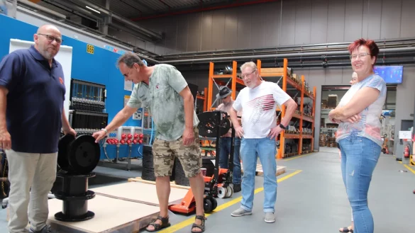 Bei Häfner & Krullmann konnten sich die Besucher über die Vielfalt an Spulen informieren, die im Werk am Westring hergestellt werden. - © Knut Dinter