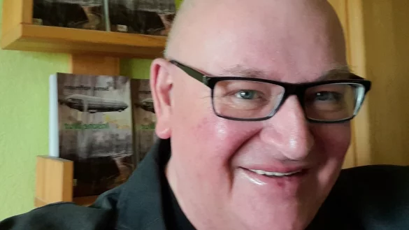 Der Detmolder Autor Bernd Hoffmann. - &copy; Hober Verlag