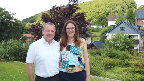 Mario Hecker - hier mit seiner Frau Melanie Hecker - will 2025 erneut als Kalletaler B&uuml;rgermeister kandidieren. M&ouml;glich mache das auch der R&uuml;ckhalt seiner Frau und seiner Familie. - &copy; Jens Rademacher