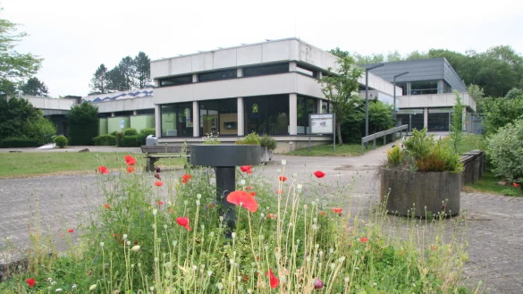 Noch ist nicht entschieden, was mit dem Badehaus in Bad Meinberg passieren soll. Das Gel&auml;nde geh&ouml;rt inzwischen der Stadt. - &copy; Cordula Gr&ouml;ne