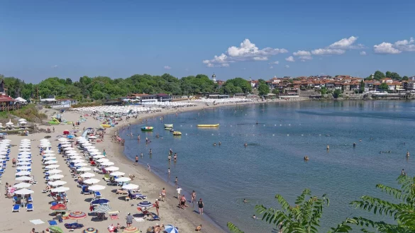 Ein Badestrand im bulgarischen Burgas am Schwarzen Meer. - &copy; picture alliance / imageBROKER