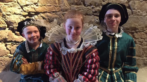 Verkleiden ist im Weserrenaissance-Museum Schloss Brake Trumpf. Auch beim DiMiDo-Ferienspa&szlig; haben Kids dazu Gelegenheit. - &copy; WRM/Herrmann