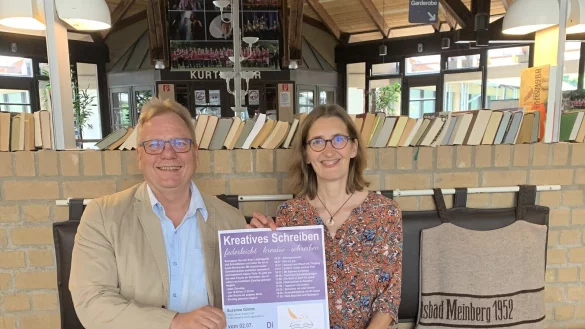 Kurdirektor Thorsten Brandt und Susanne Grimm freuen sich auf die Schreibtreffs ab Juli. - &copy; GUT