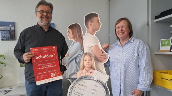 Schuldnerberater Rainer Bartonitschek und Vorst&auml;ndin Britta Langner sensibilisieren f&uuml;r den Umgang mit Geld. - &copy; Carolin Brokmann-F&ouml;rster