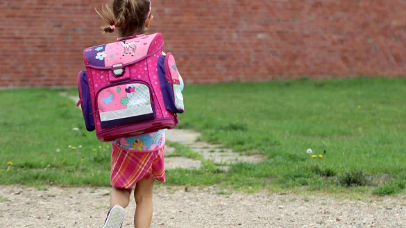 In anderen Bundesländer regeln Bestimmungen, dass die Eltern kontaktiert werden müssen, wenn ein Kind unentschuldigt fehlt. In NRW gibt es diese Vorgabe nicht. - © picture alliance / dpa Themendienst