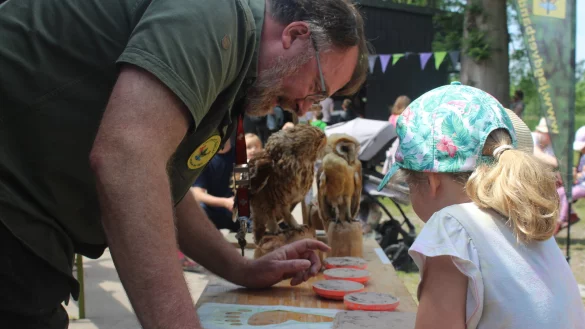 Zu welchem Tier geh&ouml;rt welche Pfote? Das galt es f&uuml;r die Kinder an dieser Station herauszufinden. - &copy; Elia