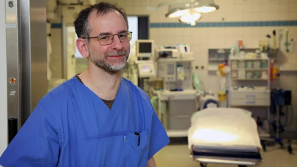 Daniel Fischer ist seit 2020 Chefarzt der Notaufnahme am Klinikum Lippe. Er fürchtet um die ambulante Versorgung der Lipper, denn die Altersstruktur der Ärzte zeigt, dass viele demnächst in den Ruhestand gehen werden. - © Bernhard Preuss