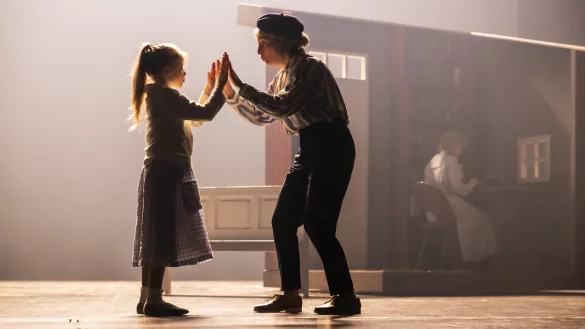 Am Freitag ist Premiere - das Bild zeigt (von links) Clara Addicks, Anja Syrbe und hinten Magdalena Wei&szlig;. - &copy; Jochen Quast/Landestheater Detmold