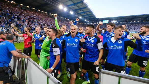 Arminia Bielefeld gewannt in der ersten Runde des DFB-Pokals 2023/2024 mit 6:3 nach Elfmeterschie&szlig;en gegen den VfL Bochum. Diesmal kommt Hannover 96. - &copy; Andreas Zobe