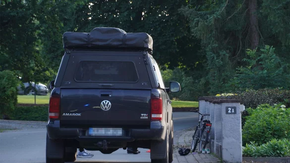 Das M&auml;dchen fuhr auf seinem Rad, als es vom VW Amarok erfasst wurde. - &copy; Freitag TV